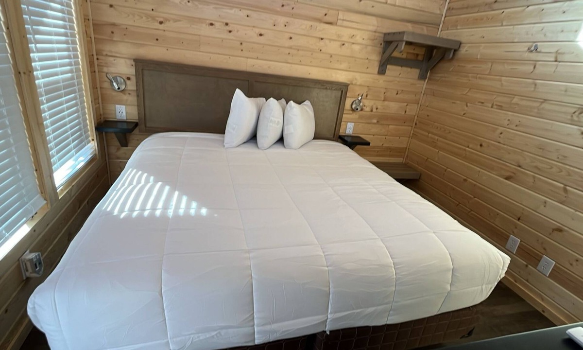 Valle Cabin | 063B Grand Canyon Chalet near South Rim King Bed