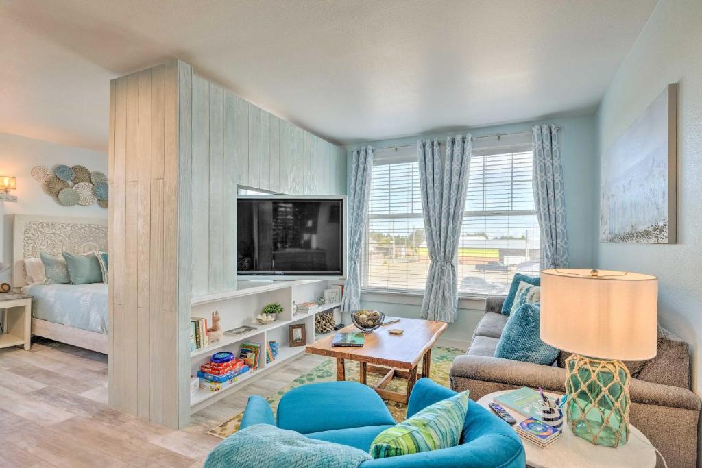 Long Beach Apartment | 1 Block to Long Beach! Adorable Downtown Studio