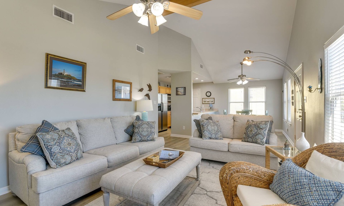 Pirates Beach House | < 1 Mi to Beach! Poolside Retreat in Galveston