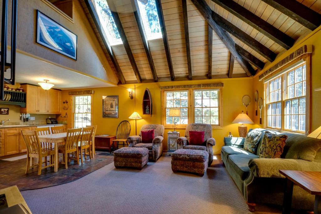 Sunriver House | 1 Pine Mountain