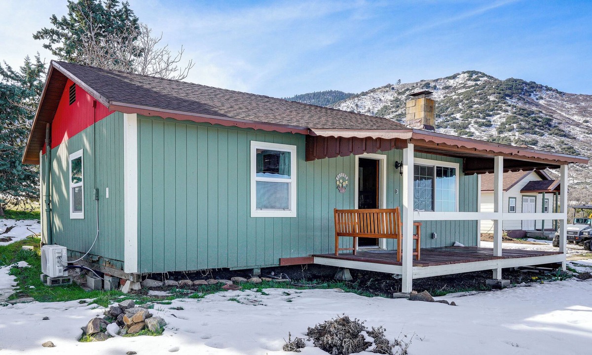 Tehachapi Cabin | 10 Mi to Tehachapi Mountain Park: Mtn-View Cabin!