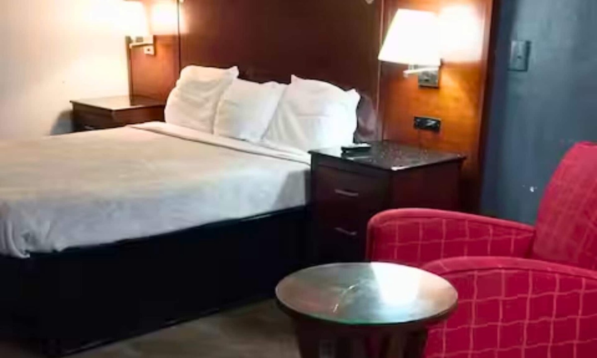 Jackson Apartment | 116 Gated King Bed Hotel Room