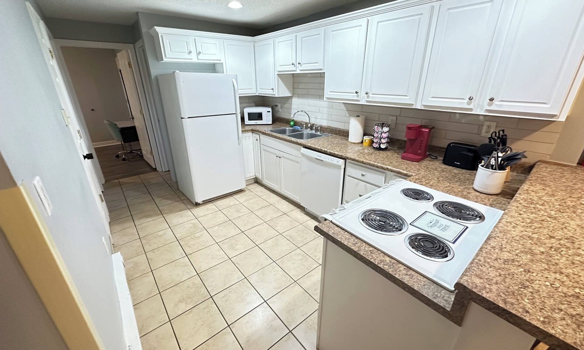 Franklin Apartment | 13 Pristine Hideaway: 2 bedroom apartment with washer/drier