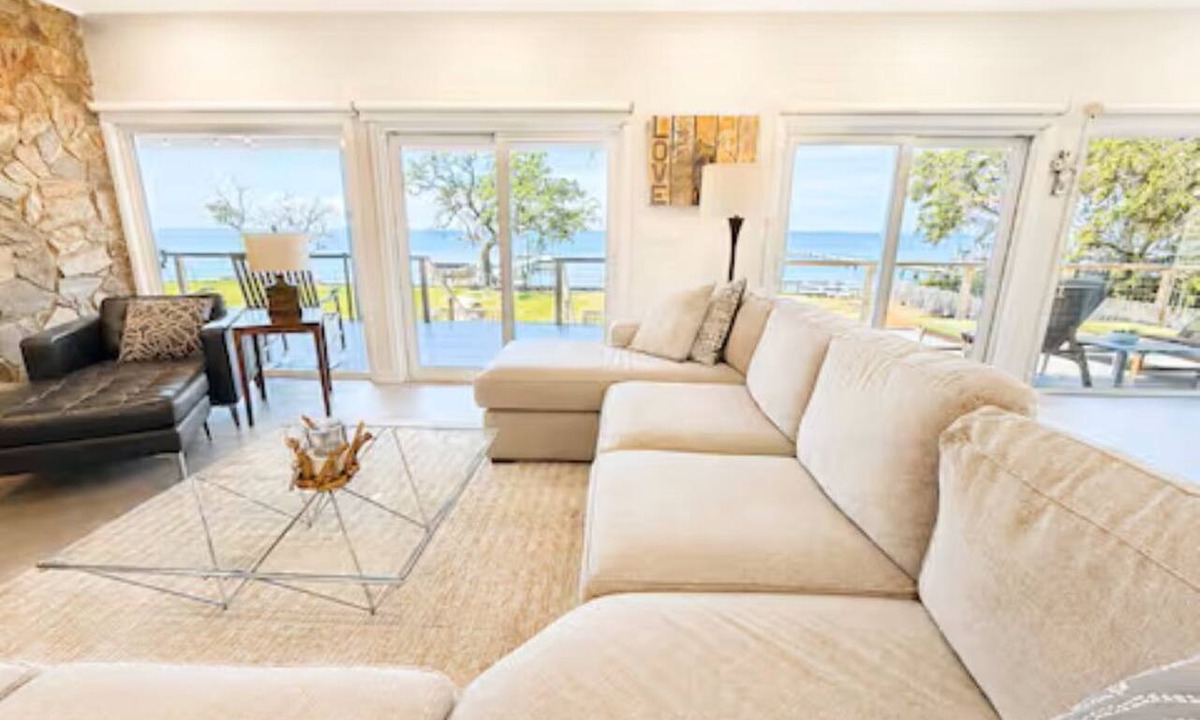 Gulf Breeze House | 180 Ft Waterfront/Private Dock/Sleeps 14