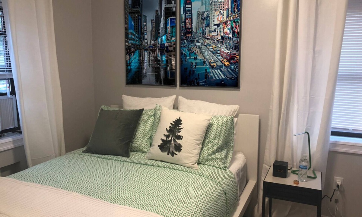 Industry Apartment | 1807 2H · Comfortable 2bed Apt only 20min to NYC/Park Avail