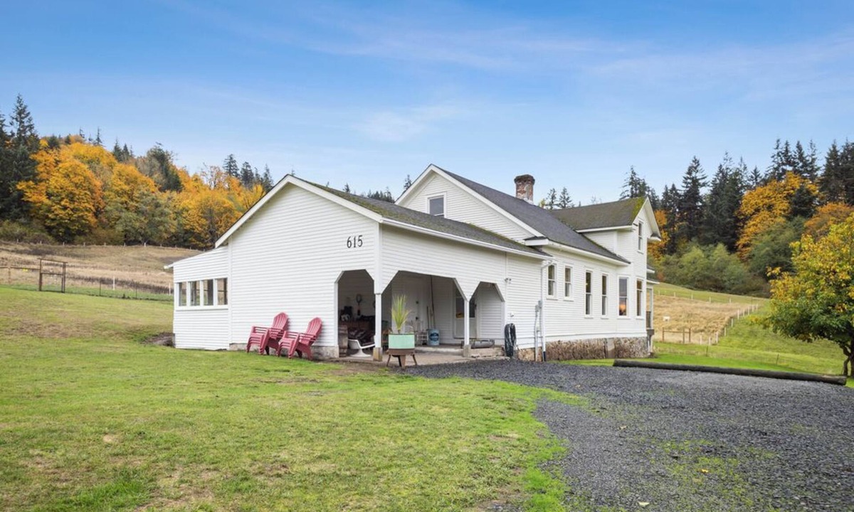 Kalama House | 1910 Vintage Ranch House with beautiful views