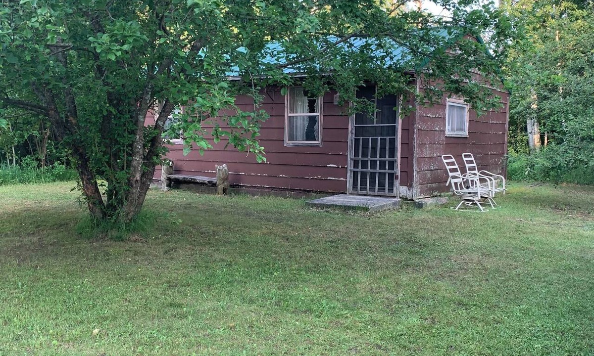 Newberry Cabin | 1BR Cabin walking distance to Dollarville Dam