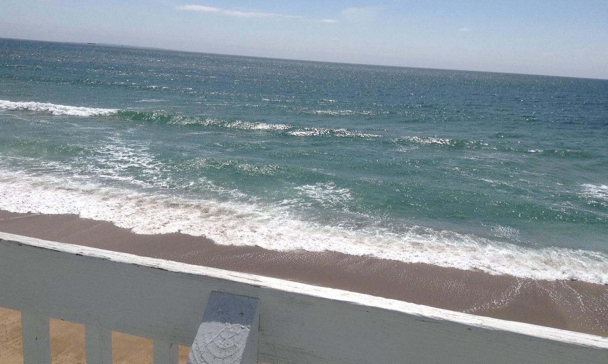 Misquamicut House | 2 Bedroom 2 Bath on Misquamicut Beach.