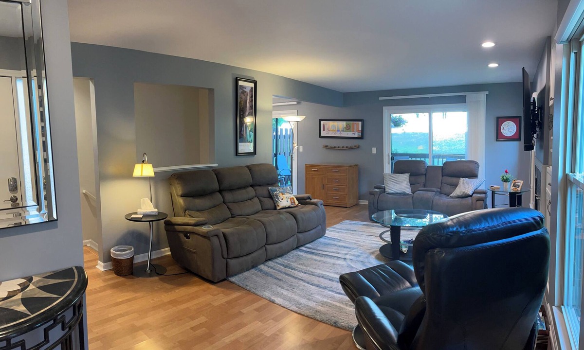 Blue Ash Condo | 2-bedroom condo in convenient Blue Ash. Walk to grocery, restaurants, etc