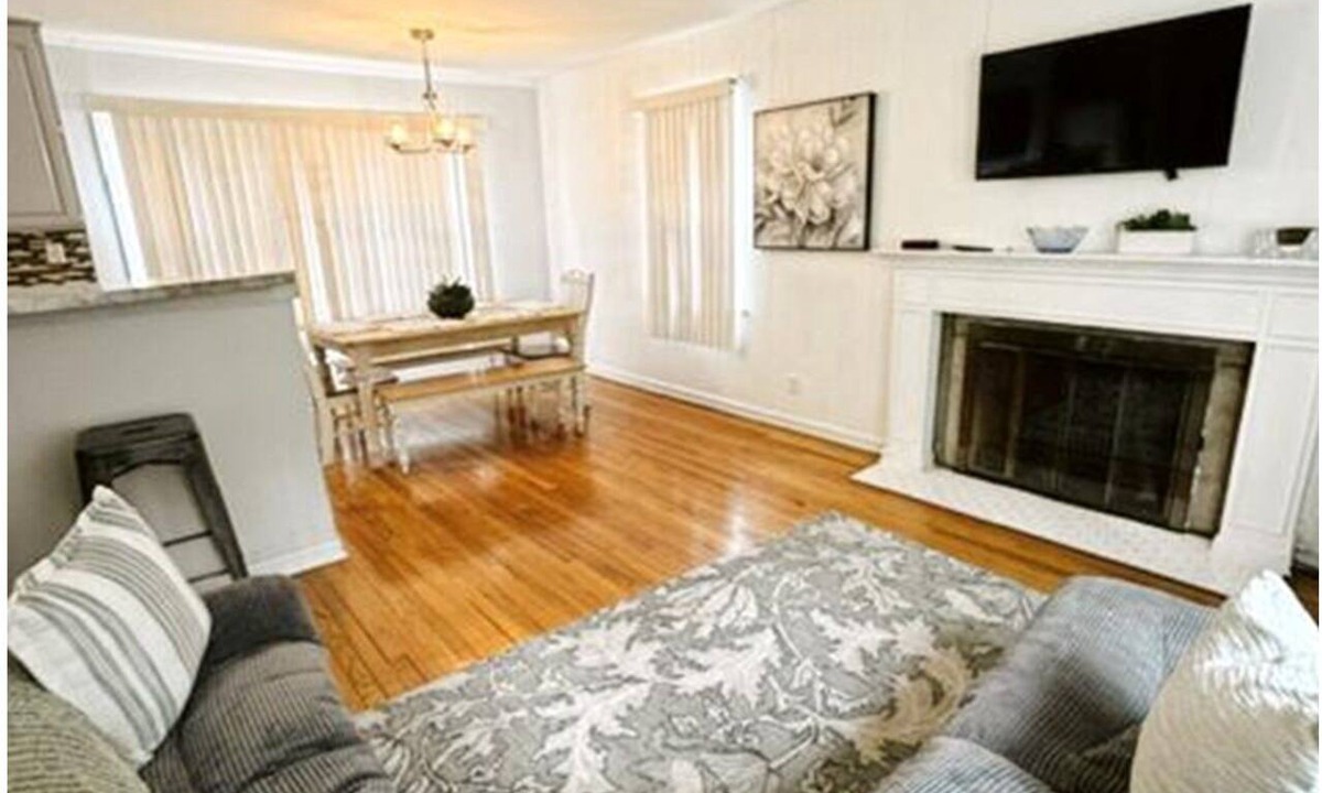 Wooded Estates House | 2 blocks to ND! 4 bedroom 2 bath home(1217)