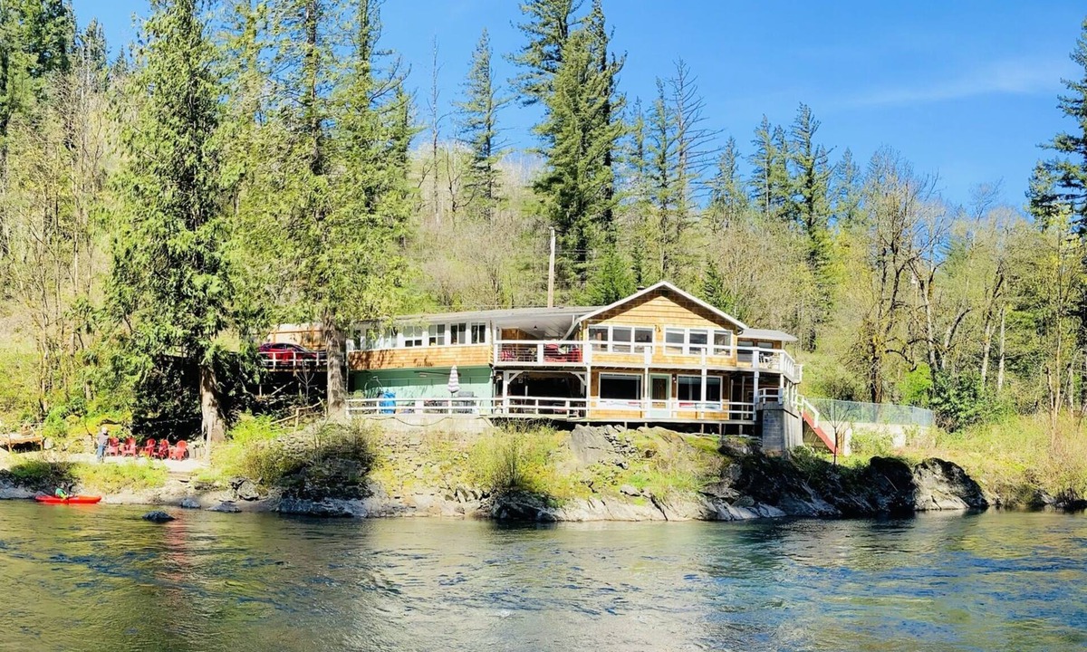 Washougal Cabin | 2 cabins for the price of one and Starlink wifi.