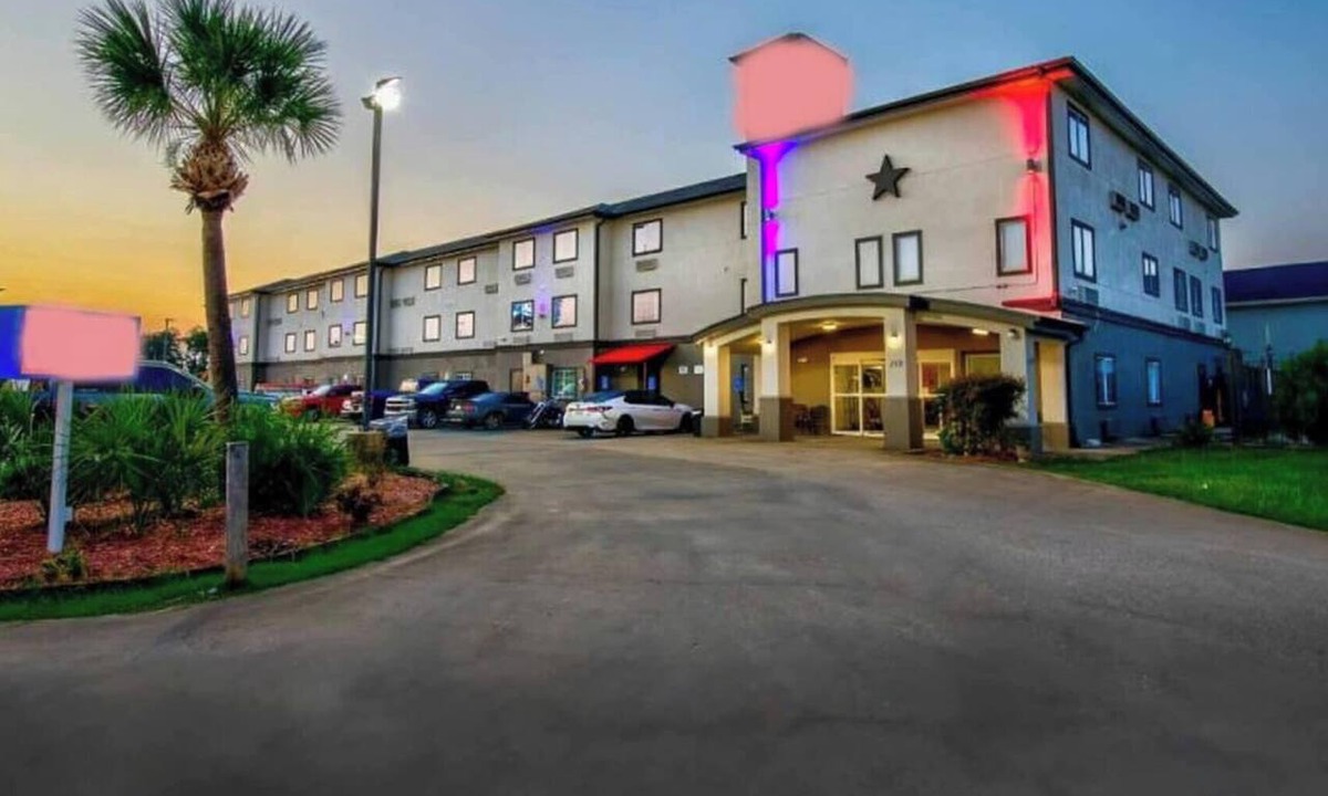 Sulphur Apartment | 2 Full Beds Suite with Kitchenette Smoking