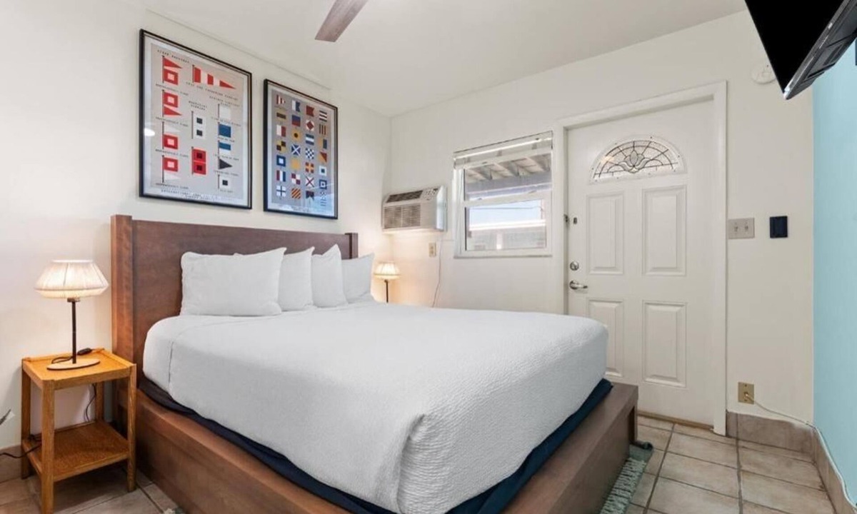 Little Torch Key Hotel | 2 Queen Suite w/Water Views, Pool & Beach Access | Breakfast Included