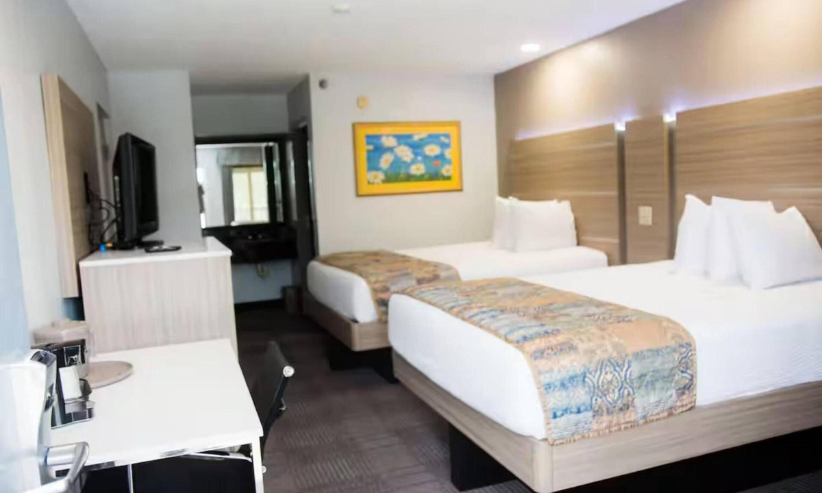 Mary Esther Hotel | 2 Refreshing Family Room | Near Liza Jackson Park | Free On-Site Parking