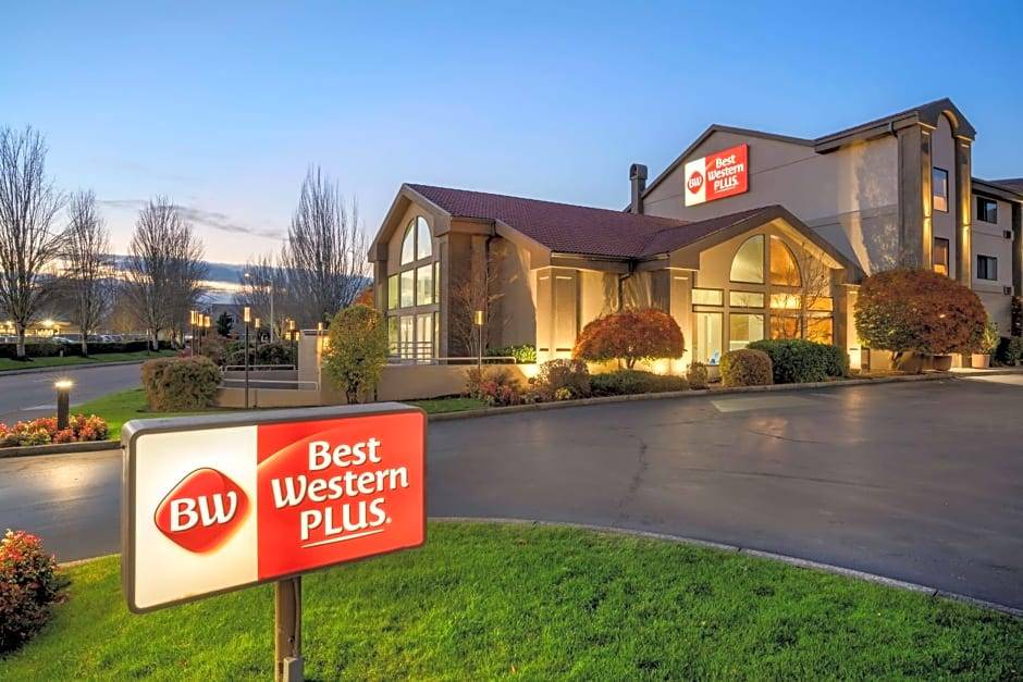 Southeast Salem Hotel | 2-Star Hotel ∙ Best Western Plus Mill Creek Inn