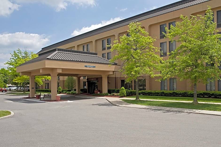 Thurston Hotel | 2-Star Hotel ∙ Hampton Inn Ann Arbor - North