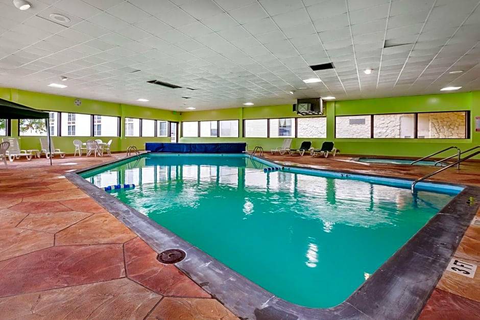 Escanaba Hotel | 2-Star Hotel ∙ Quality Inn & Suites