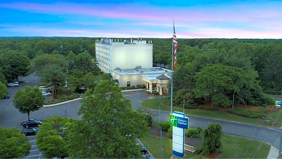 Centereach Hotel | 2-Star Hotel ∙ Holiday Inn Express Stony Brook-Long Island, an IHG Hotel