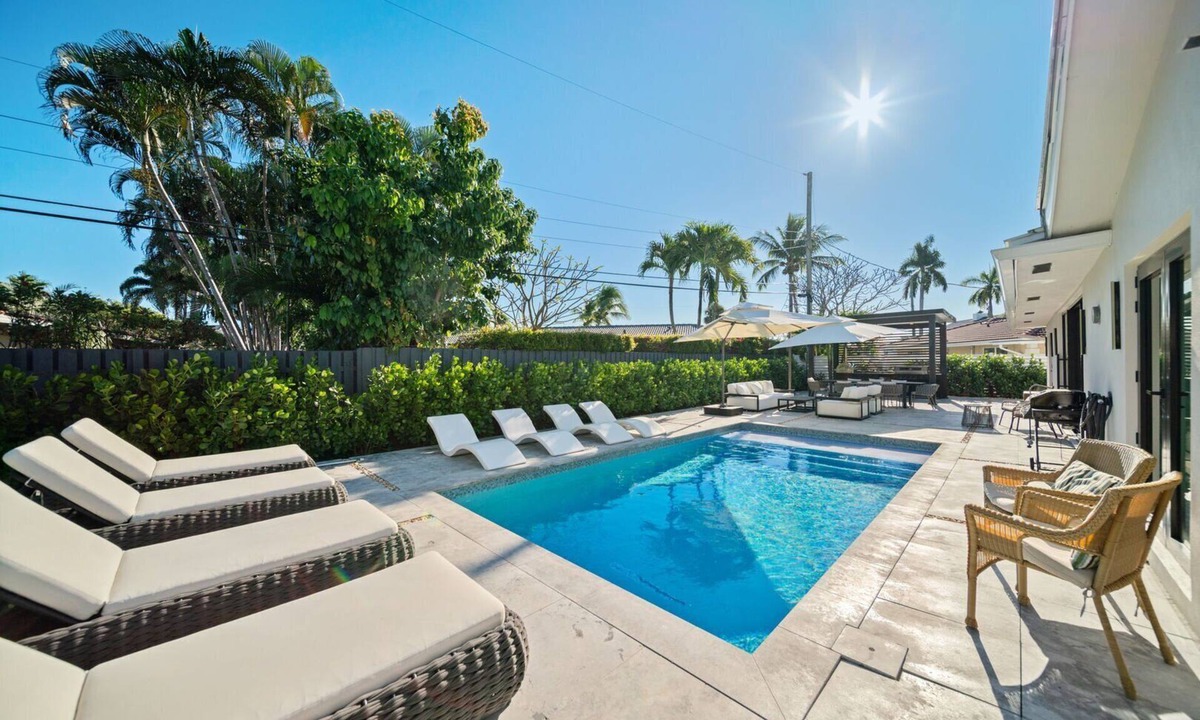Lighthouse Point House | 2231 Managed by Brampton Park