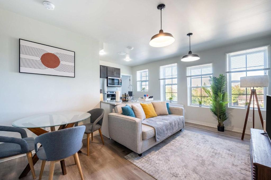 New Center Detroit Apartment | 2BR Exclusive Retreat Near Henry Ford