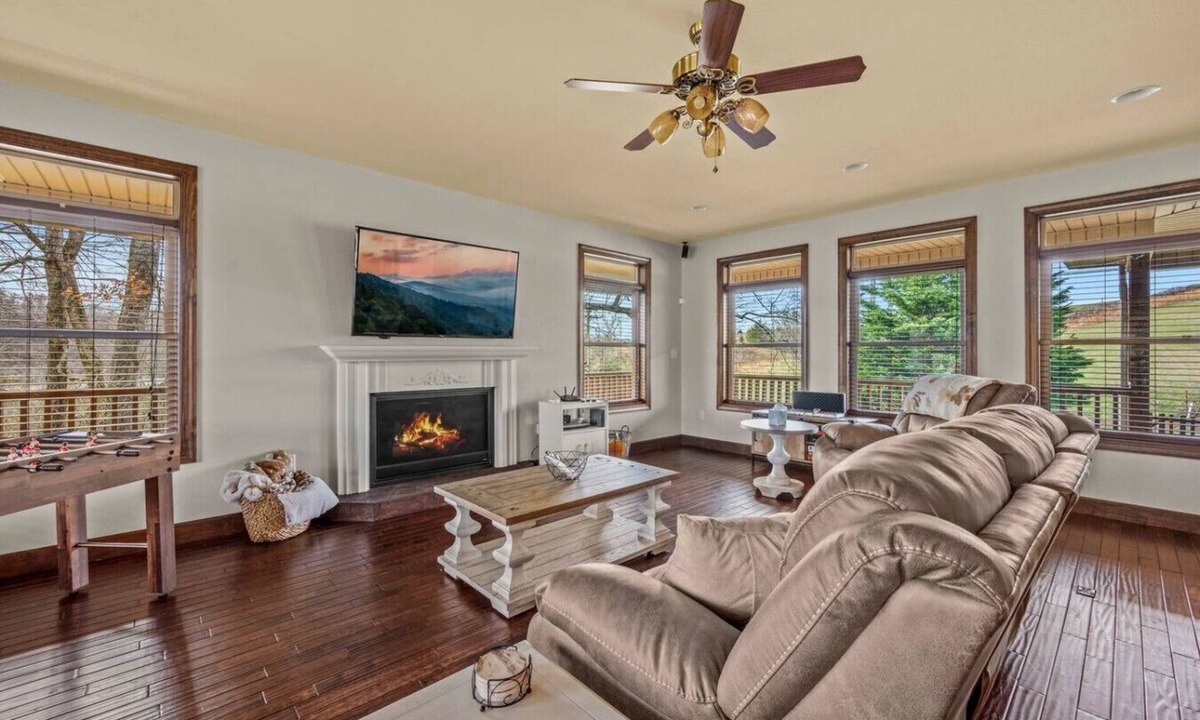 New Market House | 2BR Riverfront Cottage w/Fireplace | Pet Friendly!