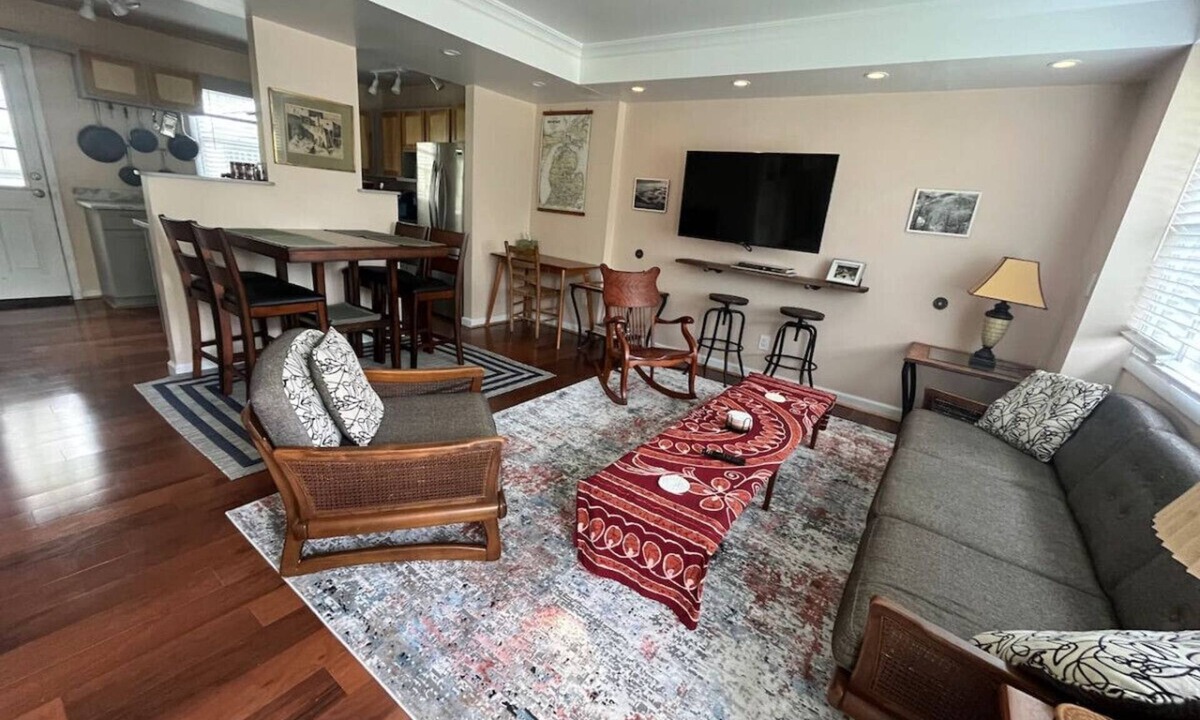 Royal Oak Apartment | 2BR Steps from Woodward, Royal Oak | Sleeps 5