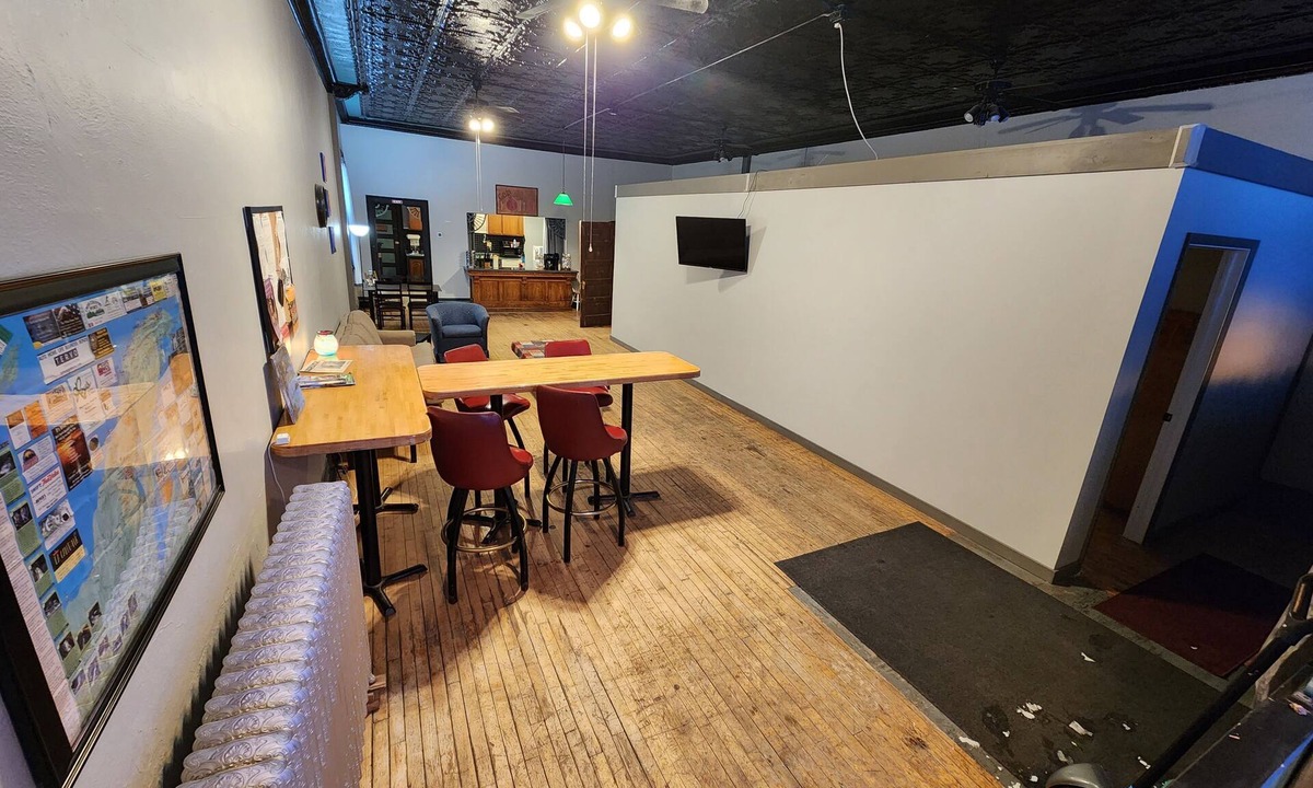 South Range Apartment | 2BR SXS Trail Access,Near MTU, Keweenaw, Houghton, walk to Dining Bars