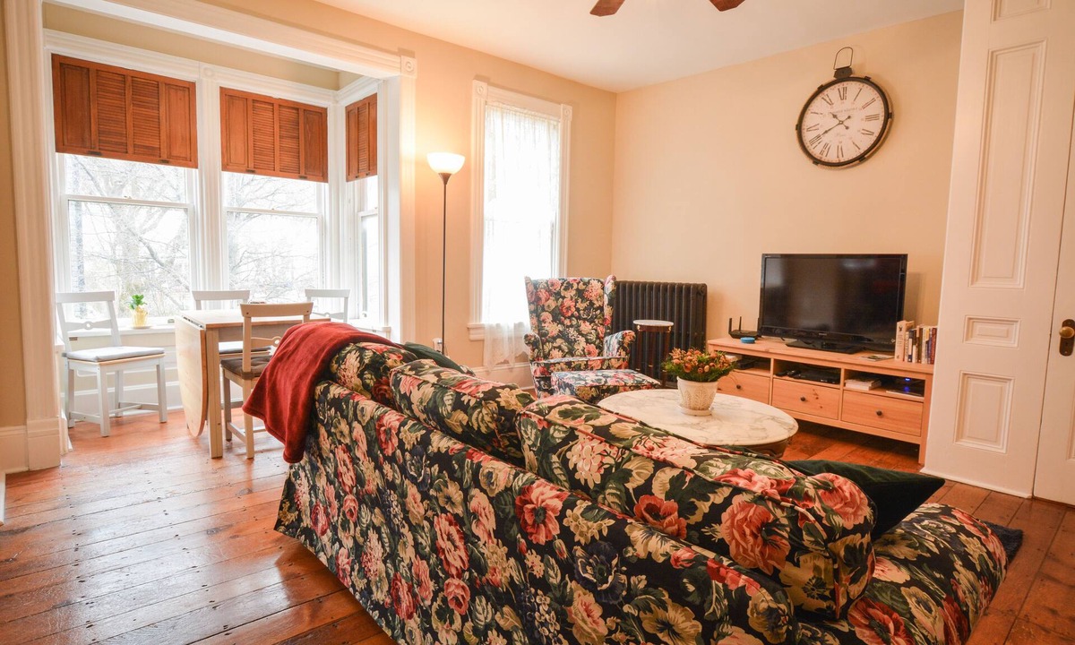 Jim Thorpe Apartment | 2ND FL 2BR, Large Bay Window. Dedicated Parking. Dogs: ONLY with host approval