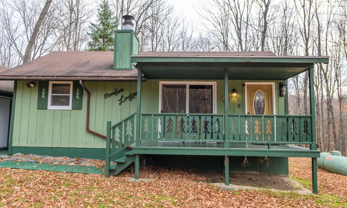 Stambaugh House | 3 Bedroom with Hot Tub and Sauna seconds from Ski Brule!
