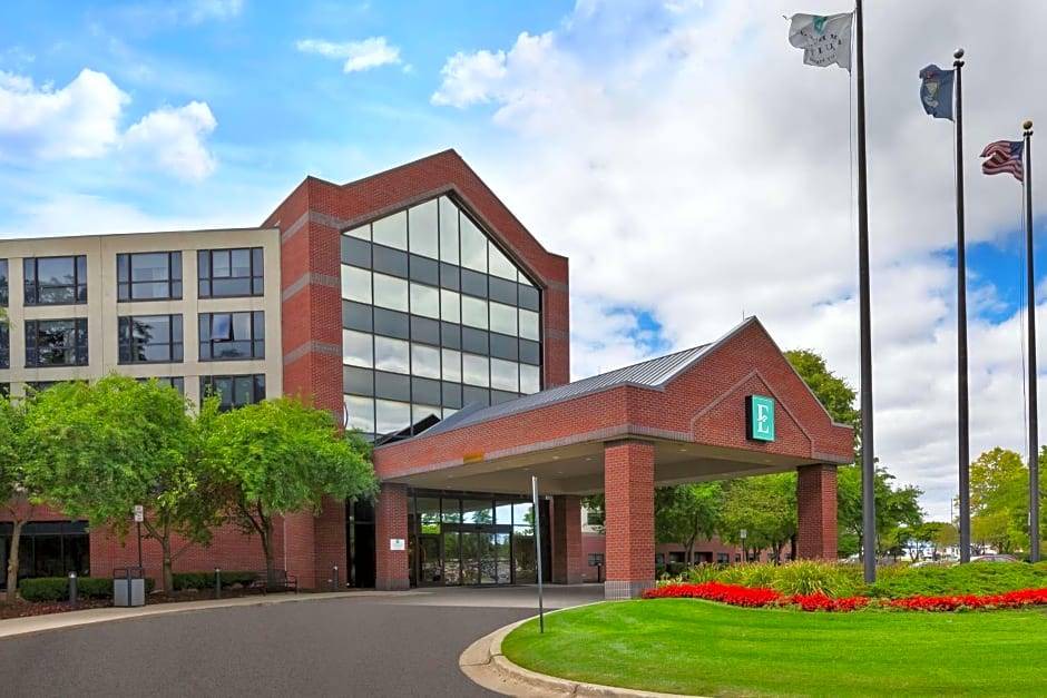 Auburn Hills Hotel | 3-Star Hotel ∙ Embassy Suites by Hilton Auburn Hills