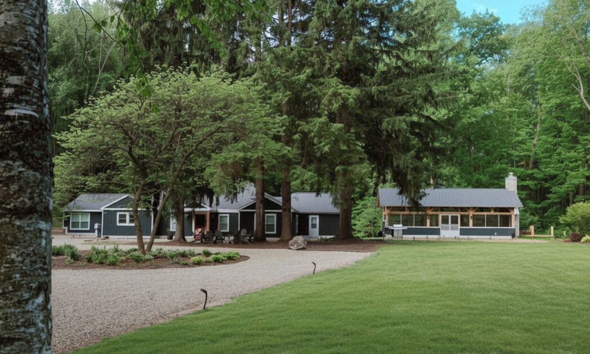 Three Oaks House | 35-Acre Retreat | Pool, Pickleball & Private Woods