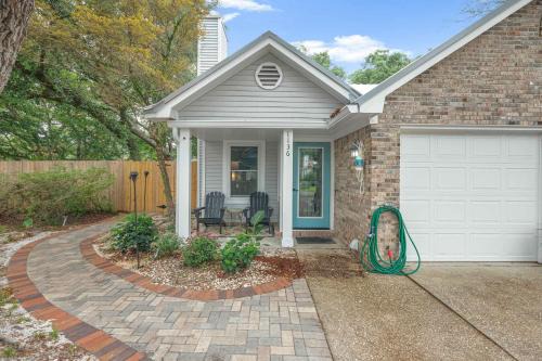 Gulf Breeze House | 3BR Home Indoor Pool Hot Tub Dog Friendly