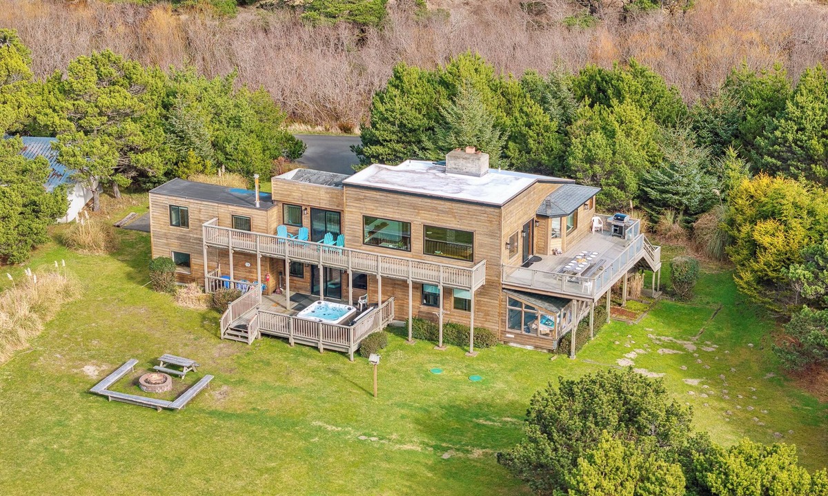 Warrenton House | 4-Acre Beach Farmhouse, hot tub, firepit, game room, 3 min walk to beach, slp 12