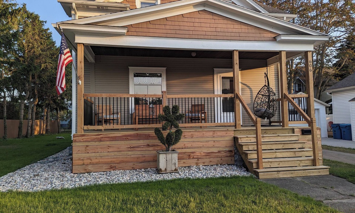 Grand Haven House | 4-bed 2 bath home located in Downtown Grand Haven