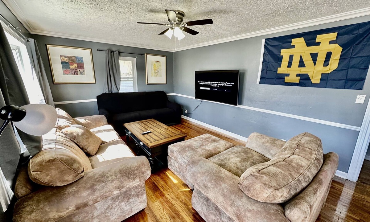 South Bend House | 4 bed 2 bath house, walk to Notre Dame, safe area