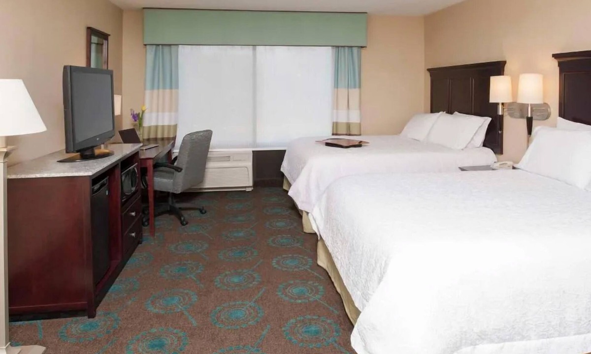South Bend Hotel | 4 Budget-Friendly Suites for Family Stay w/Kitchen