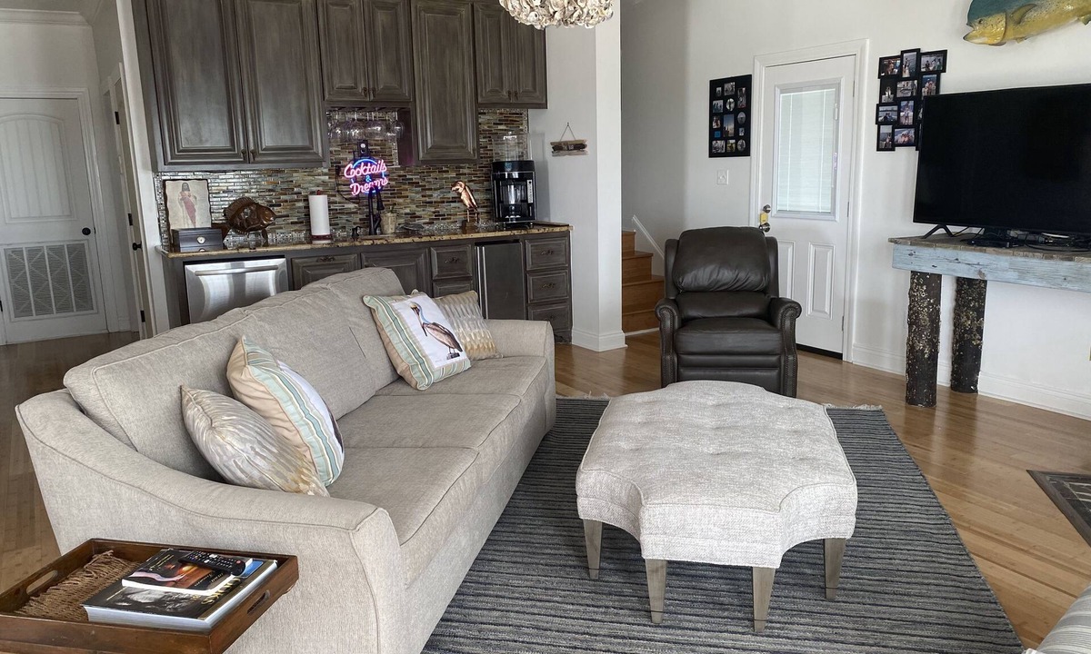 Cocodrie House | 4 floor costal home - large outdoor entertainment & cooking area - pool splash