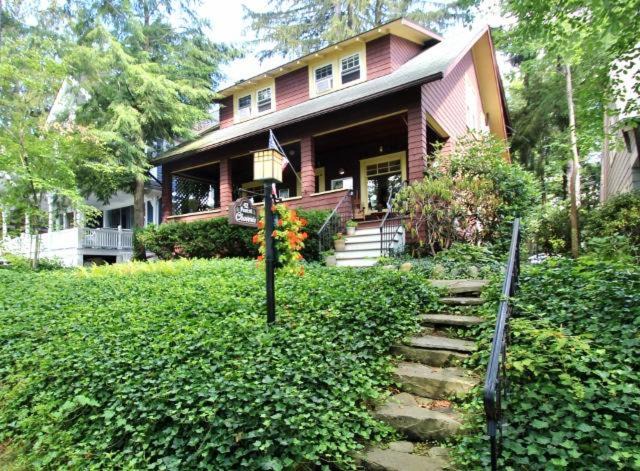 Chautauqua House | 42 Forest Lane