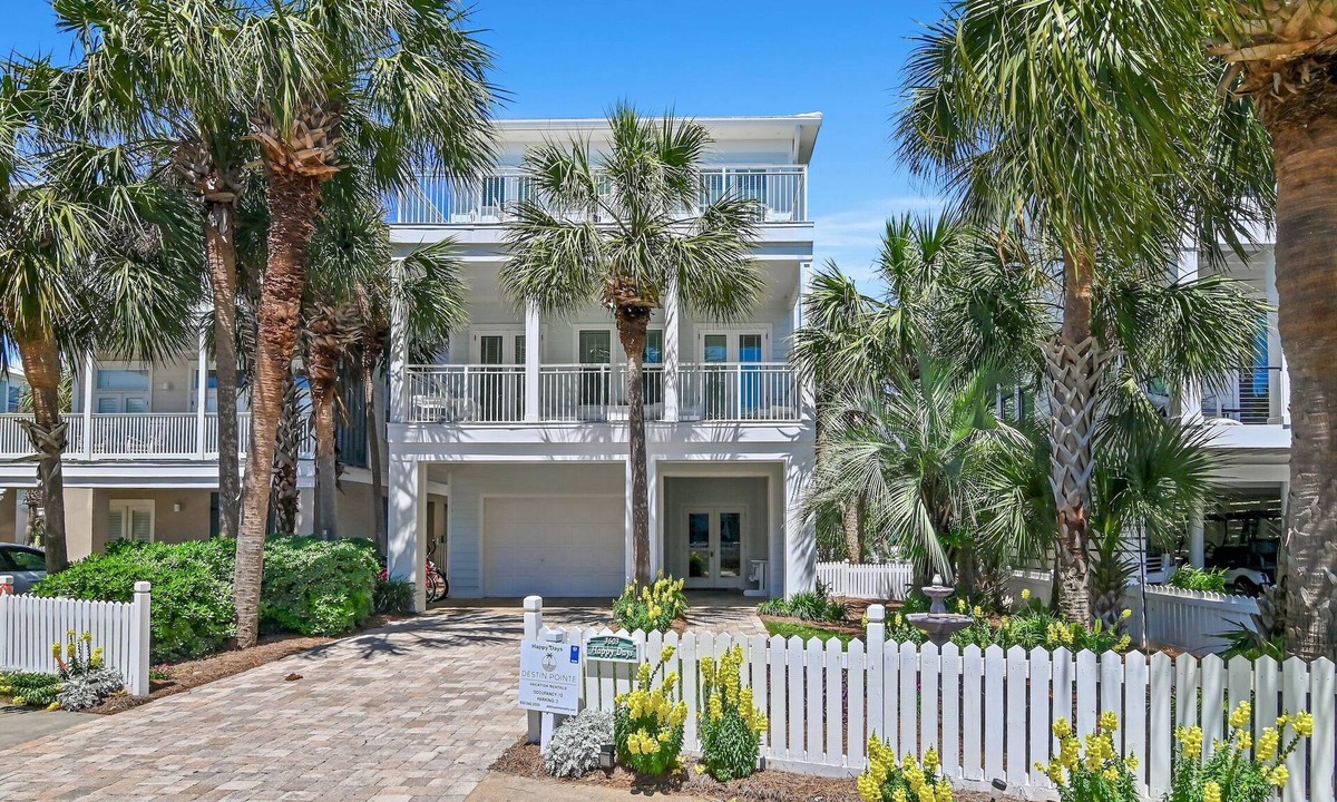 Holiday Isle House | 4BR Beach House with Kayaks, Paddle Boards + 3 Resort Pools | Happy Days