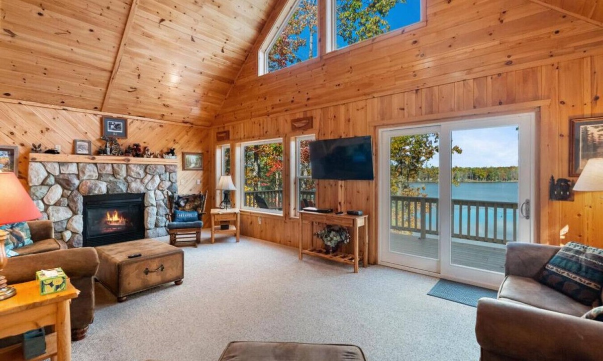 Hawks House | 4BR Lakefront Home | Kayaks, Fire Pit & Views
