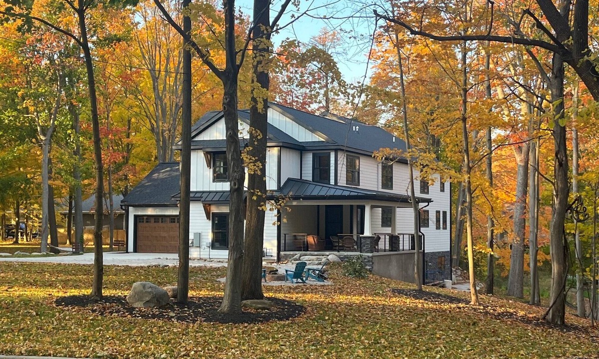 West Wing Estates House | 5 Min Walk to Beach + Game Room + Wood & Propane Fire Pits - Heatonelli Haven