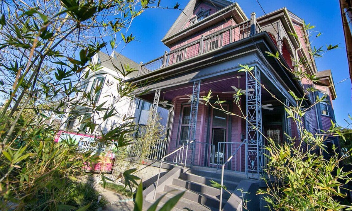 Seventh Ward Apartment | 5BR Historic Claiborne Home w/Pool & Courtyard — 6 Blocks to French Quarter