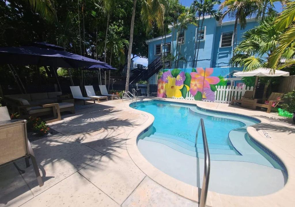 Downtown House | 6 Bedroom 6 Bath Guesthouse on Duval Street