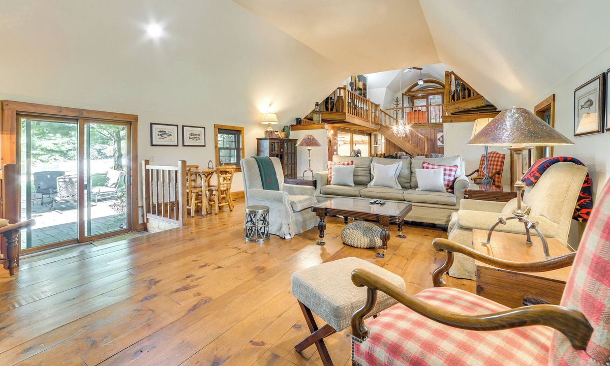 Harbor Springs House | 9 Mi to Boyne Resort! Farmhouse Near Town & Lake