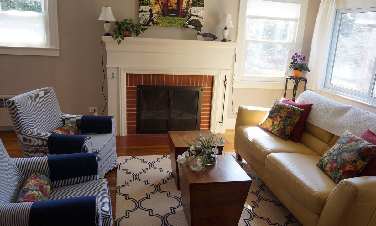 Mystic House | A peaceful nature setting within a two minute drive to Historic Downtown Mystic.