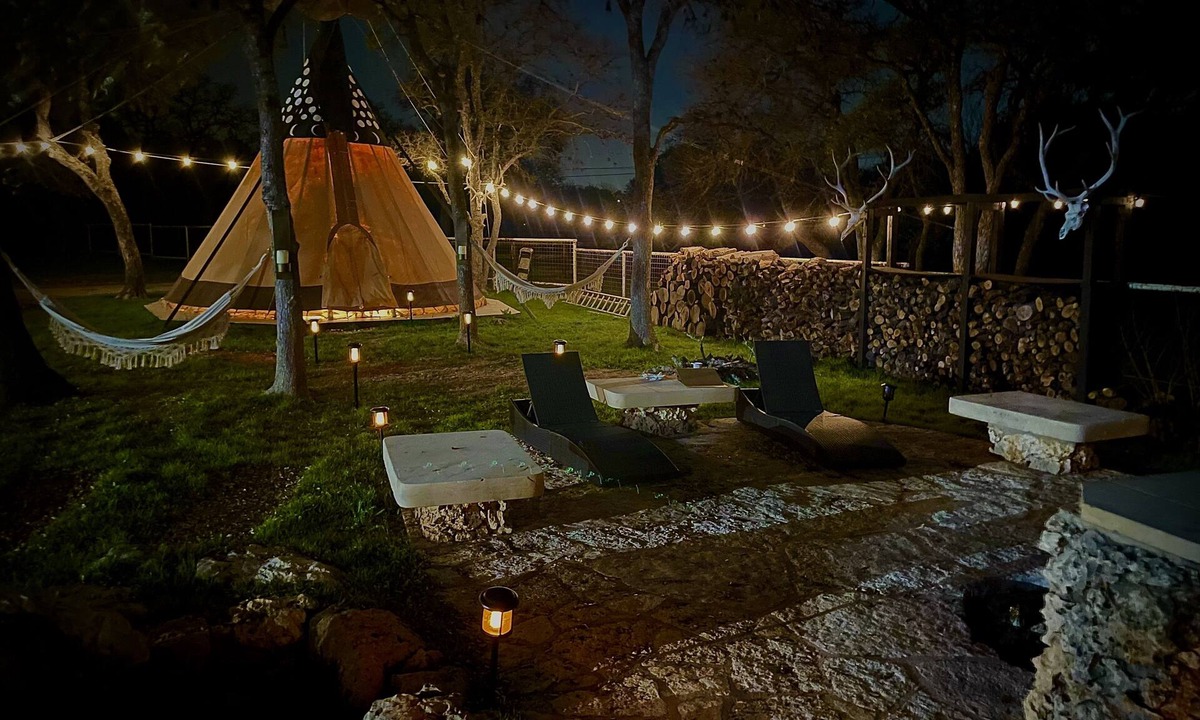 Leander House | A unique & private country setting, close to everything in North Austin!