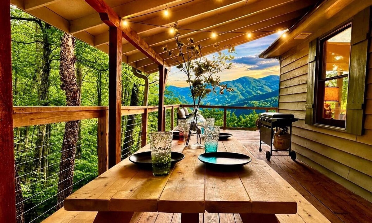 Franklin Cabin | Above the Clouds Cabin, Your luxury mountain retreat