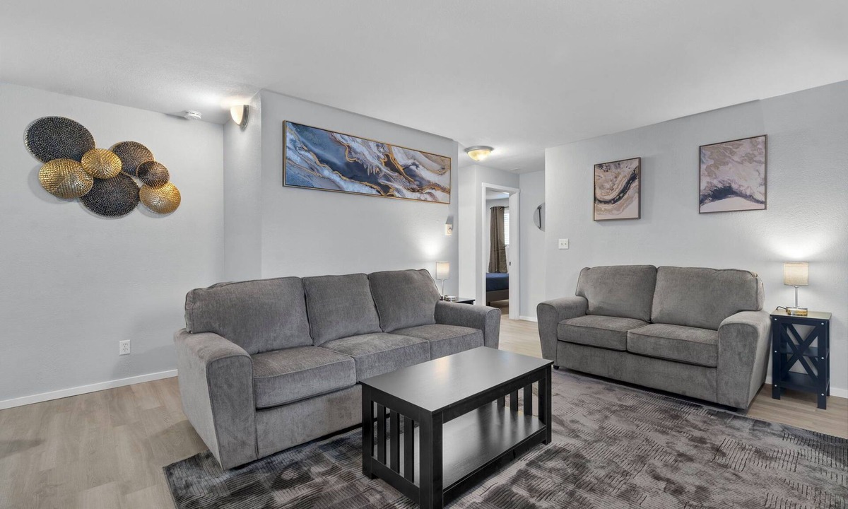 South Westside Apartment | AC IN UNIT Modern 2 bedroom remodel walking distance to downtown