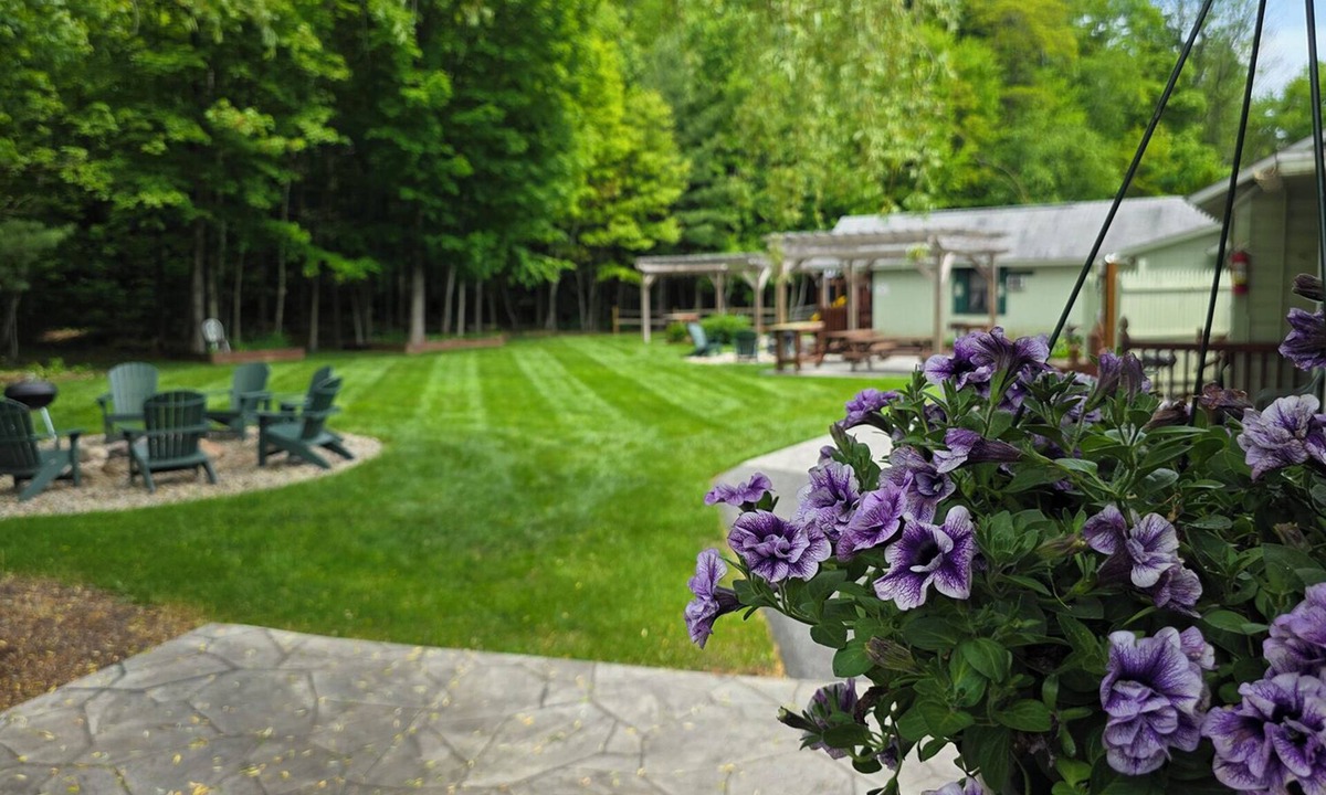 Lake George Hotel | Adirondack Sunrise Motel and Cabins