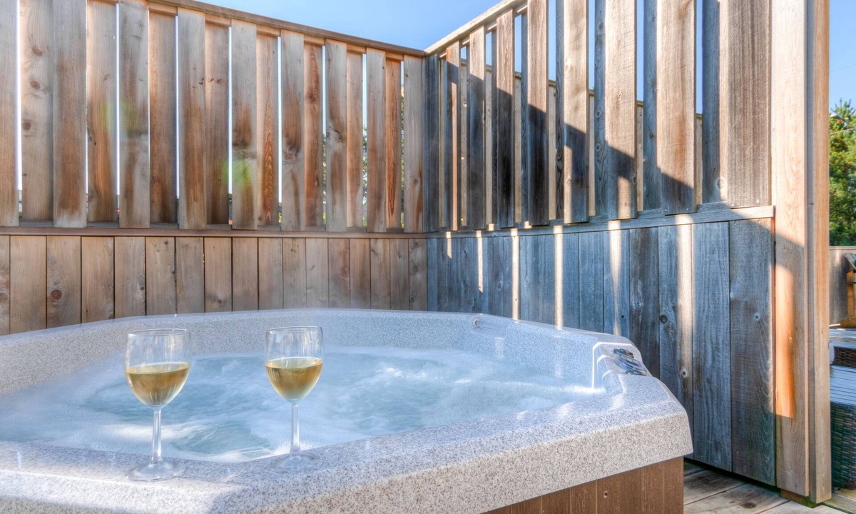 Gearhart House | ADO:~) HOTTUB~WalktoBEACH&Trails~FirePit~Fenced~Deck~PingPong~Bikes~Games~DogsOK